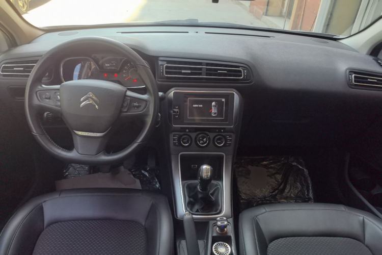 Used Citroen C4 Sega 2016 1.6L Manual Luxury Model Center Console