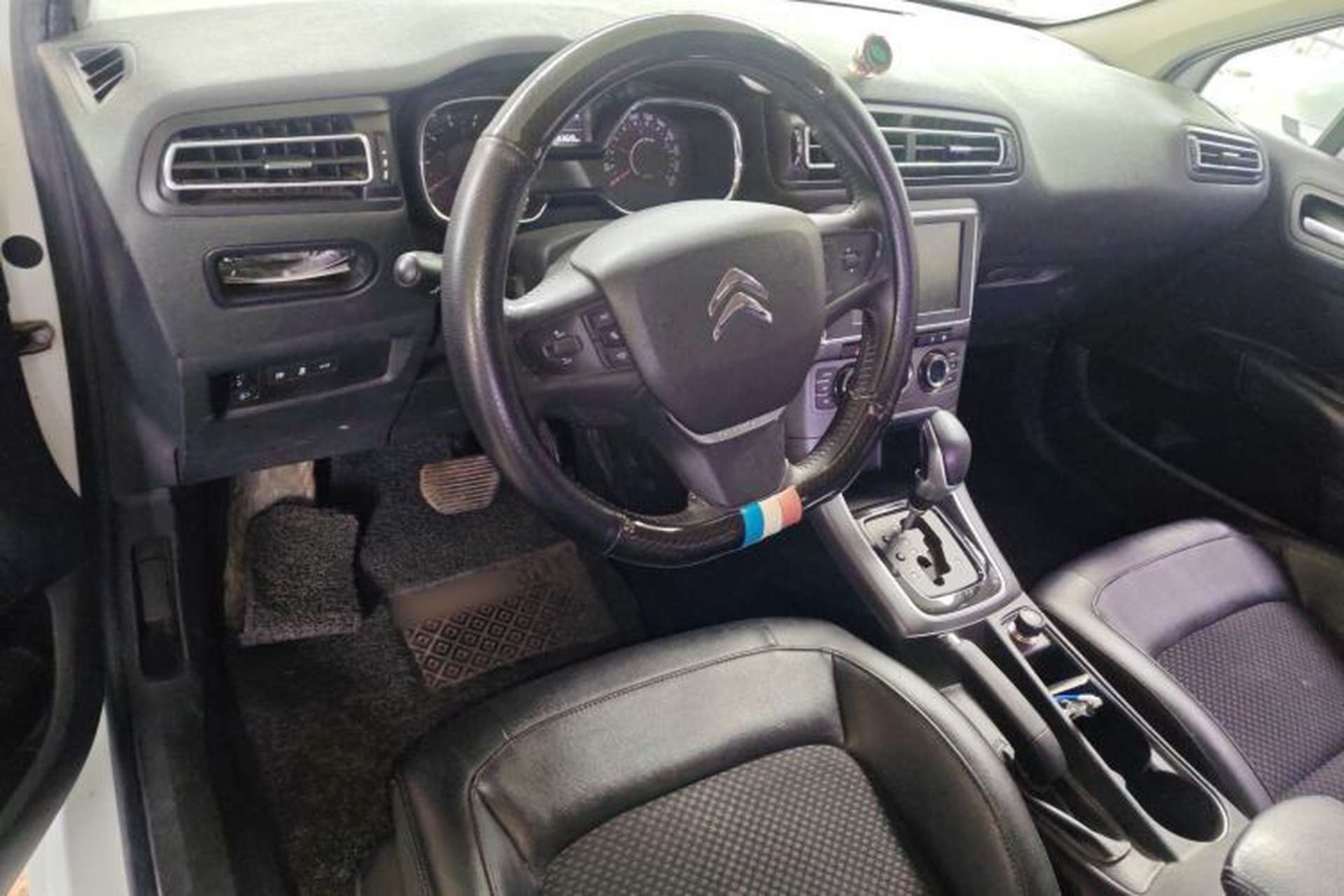 Used Citroen C4 Sega 2016 1.6L Automatic Luxury Model Center Console