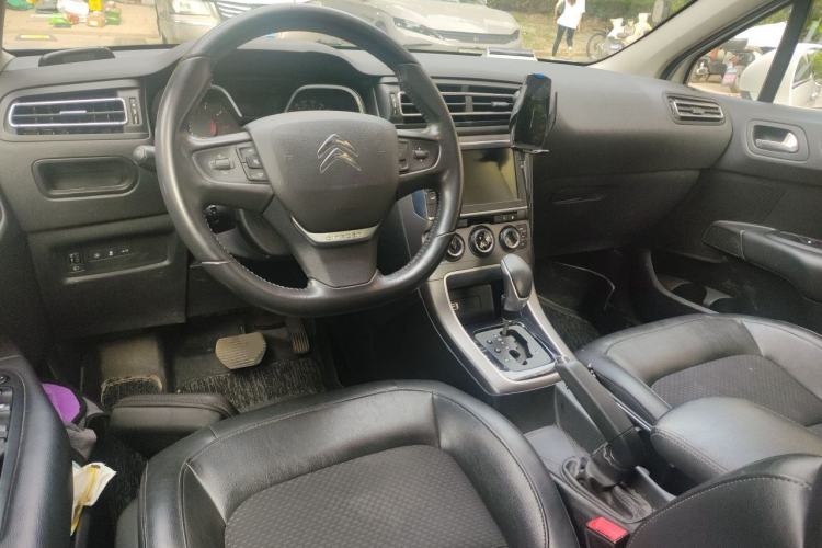 Used Citroen C4 Sega 2016 1.6L Automatic Luxury Model Center Console