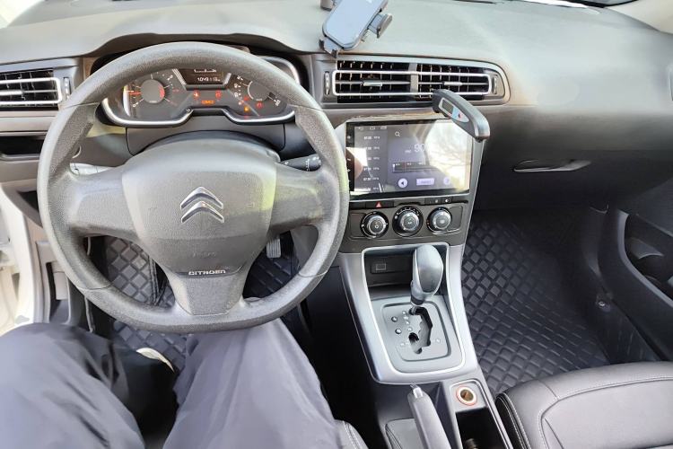 Used Citroen C4 Sega 2016 1.6L Automatic Comfort Model Center Console