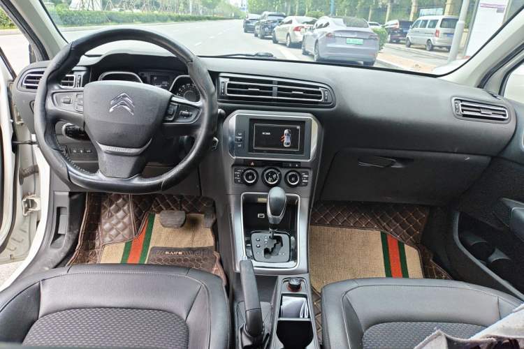 Used Citroen C4 Sega 2016 1.6L Automatic Luxury Model Center Console