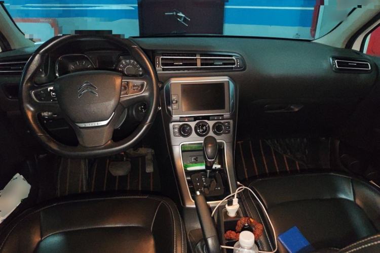 Used Citroen C4 Sega 2016 1.6L Automatic Luxury Model Center Console