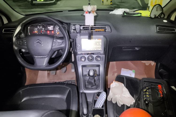 Used Citroen C4 Sega 2016 1.6L Manual Luxury Model Center Console