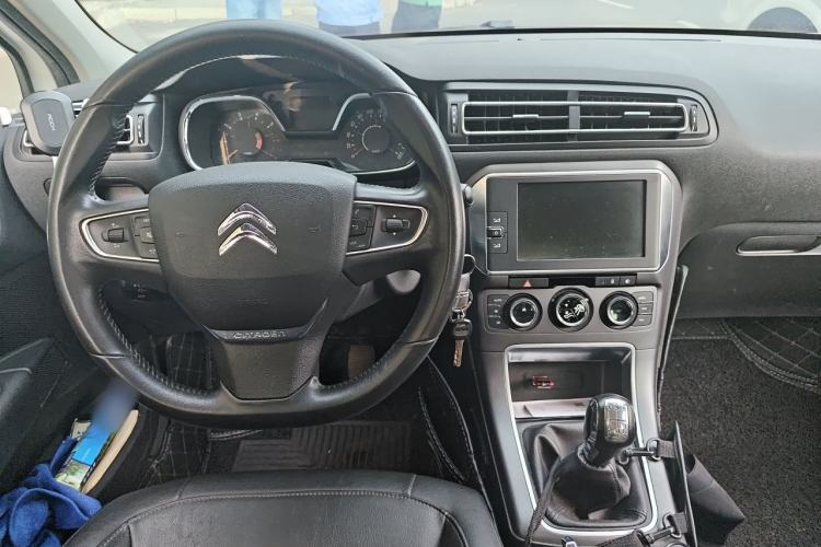 Used Citroen C4 Sega 2016 1.6L Manual Luxury Model Center Console