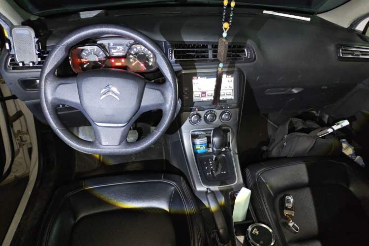 Used Citroen C4 Sega 2016 1.6L Automatic Comfort Model Center Console