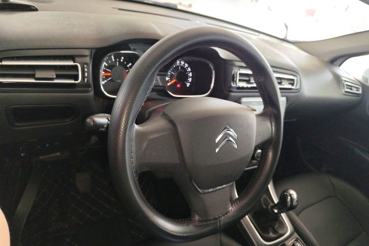 Used Citroen C4 Sega 2016 1.6L Manual Comfort Model Center Console