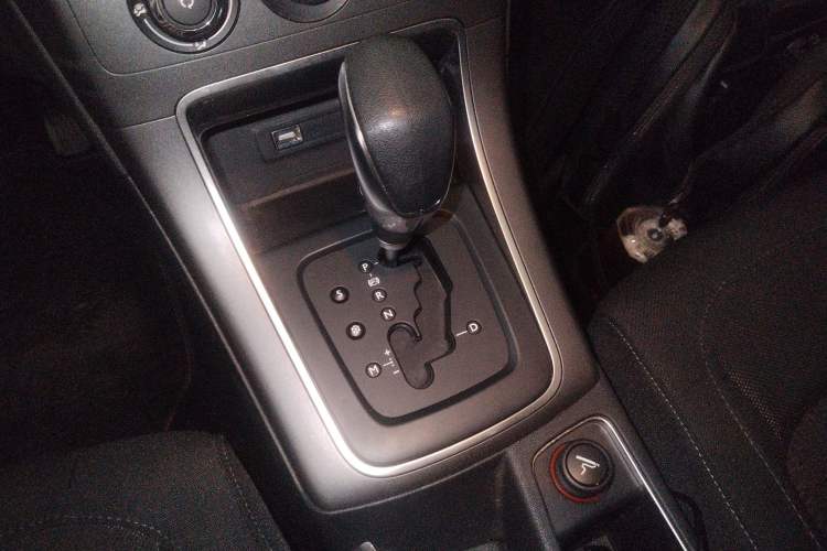 Used Citroen C4 Sega 2016 1.6L Automatic Comfort Model Gear Lever