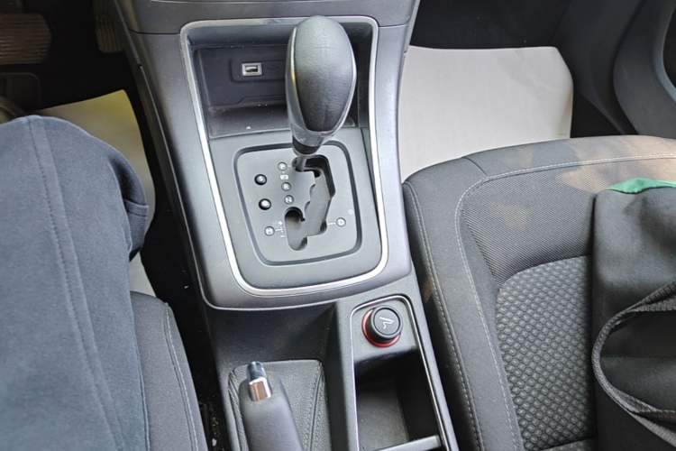 Used Citroen C4 Sega 2016 1.6L Automatic Comfort Model Gear Lever