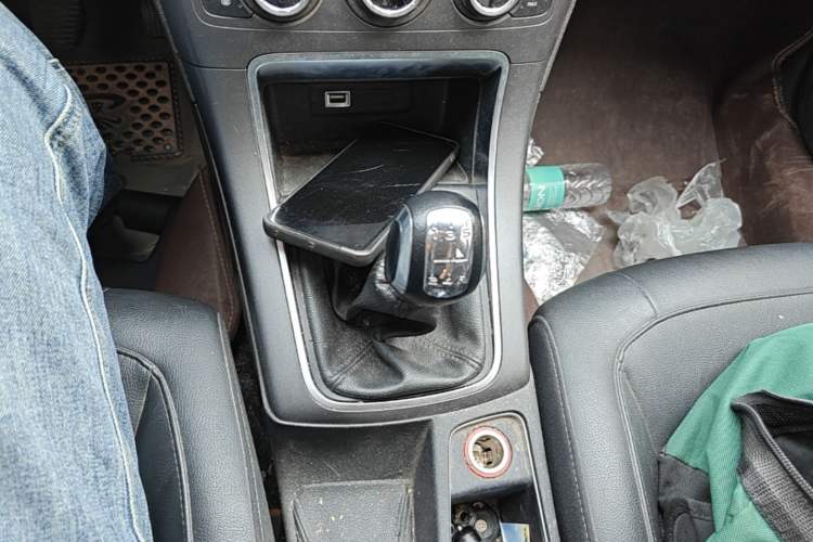 Used Citroen C4 Sega 2016 1.6L Manual Luxury Model Gear Lever