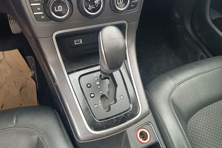 Used Citroen C4 Sega 2016 1.2THP Automatic Luxury Model Gear Lever