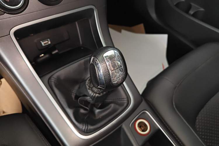 Used Citroen C4 Sega 2016 1.6L Manual Luxury Model Gear Lever