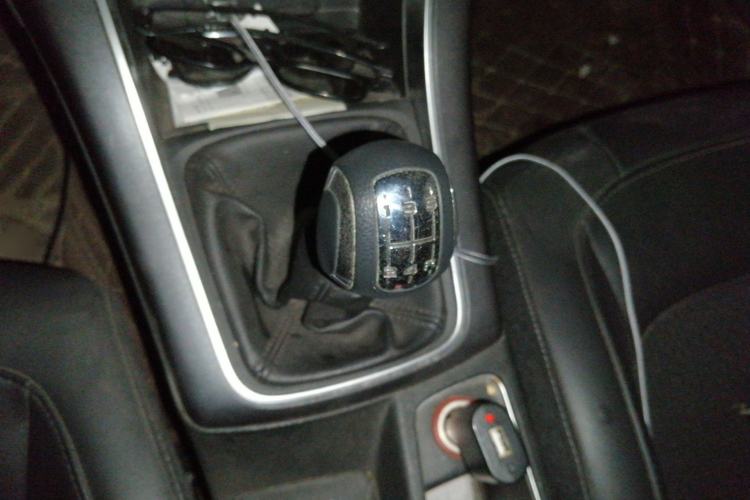 Used Citroen C4 Sega 2016 1.6L Manual Luxury Model Gear Lever