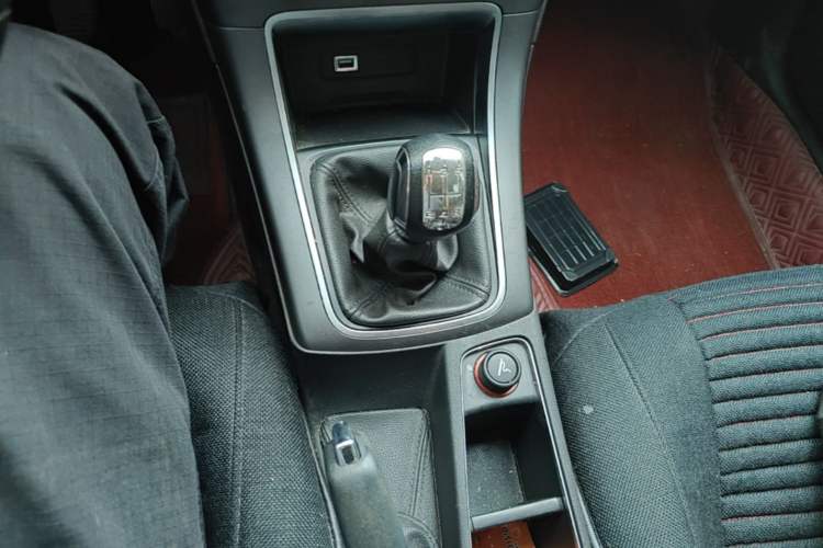 Used Citroen C4 Sega 2016 1.6L Manual Comfort Model Gear Lever