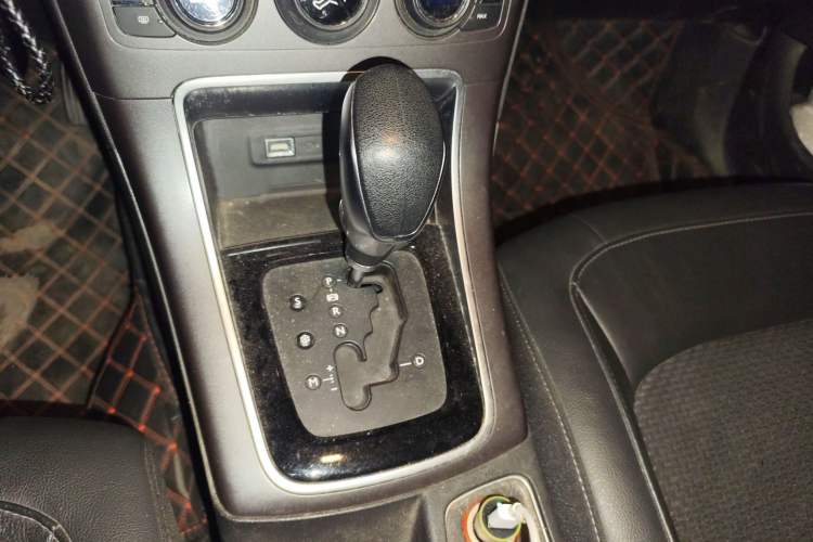Used Citroen C4 Sega 2016 1.6L Automatic Luxury Model Gear Lever