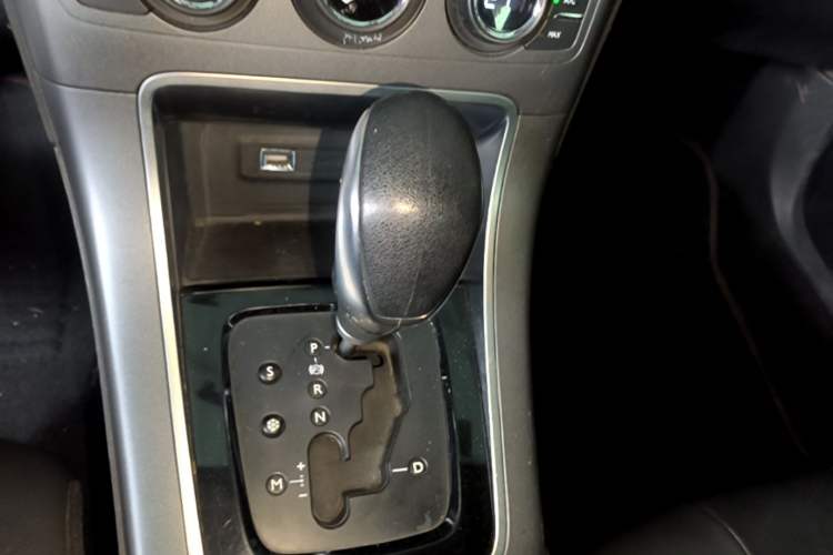 Used Citroen C4 Sega 2016 1.6L Automatic Luxury Model Gear Lever