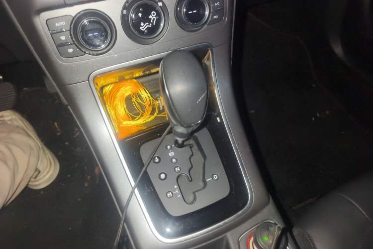 Used Citroen C4 Sega 2016 1.6L Automatic Luxury Model Gear Lever