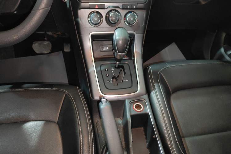 Used Citroen C4 Sega 2016 1.6L Automatic Comfort Model Gear Lever