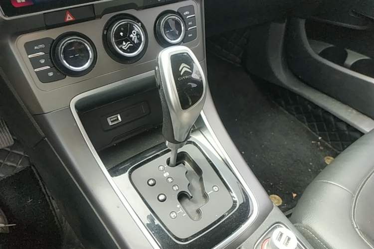 Used Citroen C4 Sega 2016 1.6L Automatic Luxury Model Gear Lever