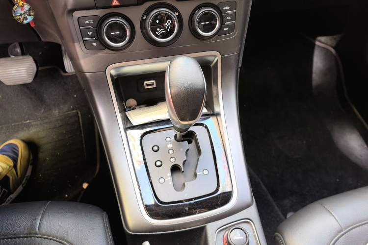 Used Citroen C4 Sega 2016 1.6L Automatic Luxury Model Gear Lever