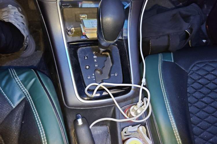 Used Citroen C4 Sega 2016 1.6L Automatic Luxury Model Gear Lever