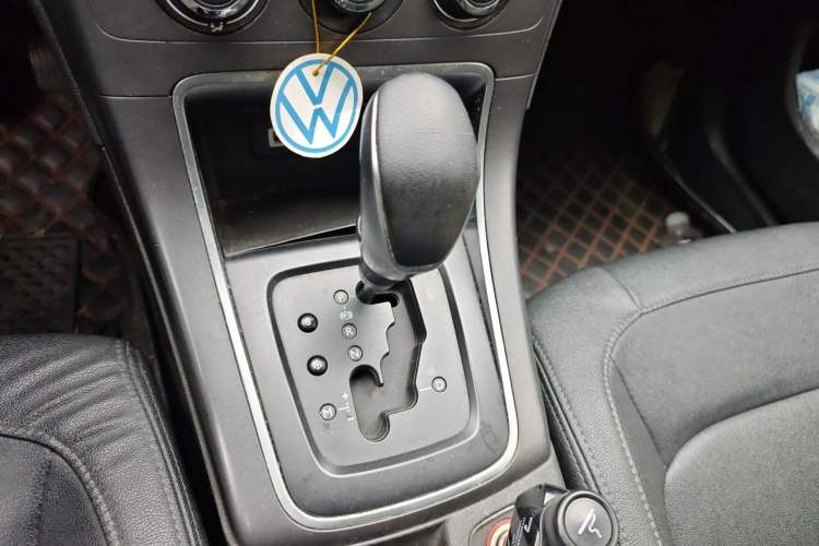 Used Citroen C4 Sega 2016 1.6L Automatic Comfort Model Gear Lever