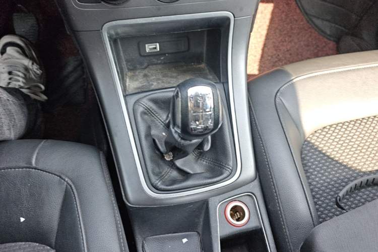 Used Citroen C4 Sega 2016 1.6L Manual Luxury Model Gear Lever