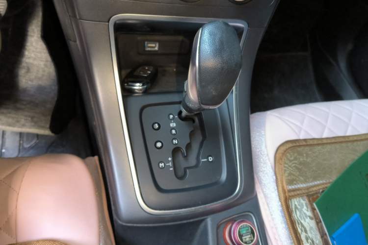 Used Citroen C4 Sega 2016 1.6L Automatic Comfort Model Gear Lever