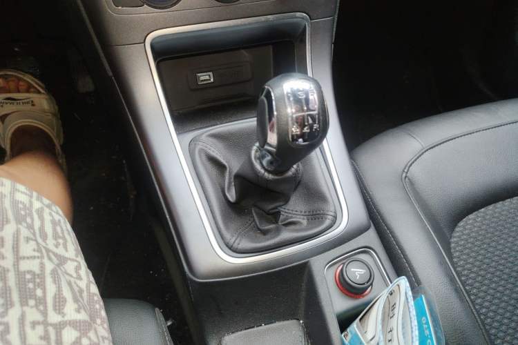Used Citroen C4 Sega 2016 1.6L Manual Luxury Model Gear Lever