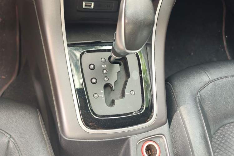 Used Citroen C4 Sega 2016 1.6L Automatic Luxury Model Gear Lever