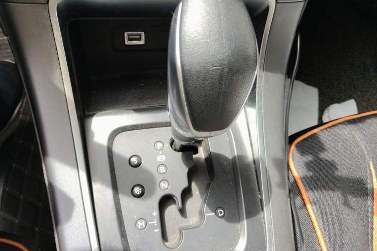 Used Citroen C4 Sega 2016 1.6L Automatic Comfort Model Gear Lever