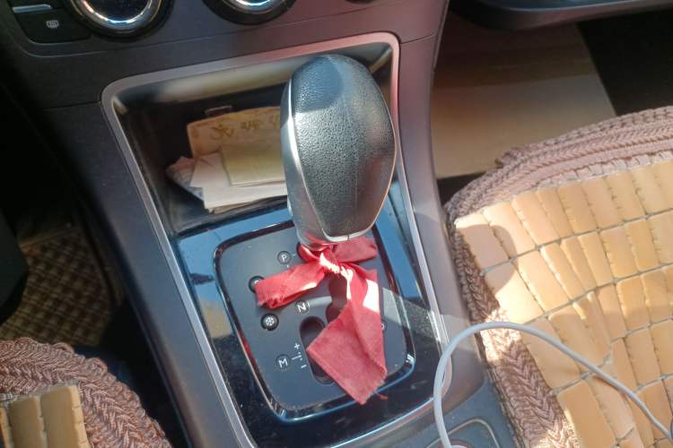 Used Citroen C4 Sega 2016 1.2THP Automatic Luxury Model Gear Lever