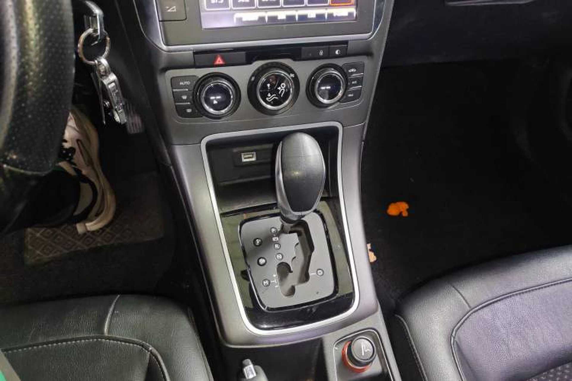 Used Citroen C4 Sega 2016 1.6L Automatic Luxury Model Gear Lever