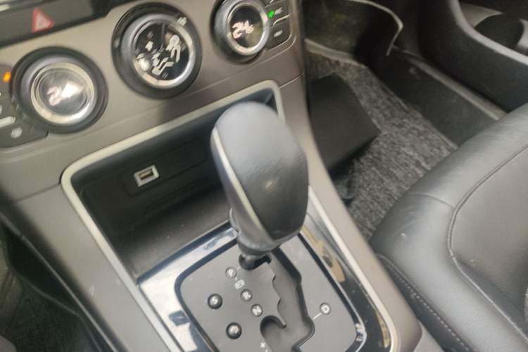 Used Citroen C4 Sega 2016 1.6L Automatic Luxury Model Gear Lever