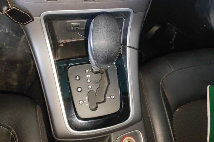 Used Citroen C4 Sega 2016 1.6L Automatic Luxury Model Gear Lever