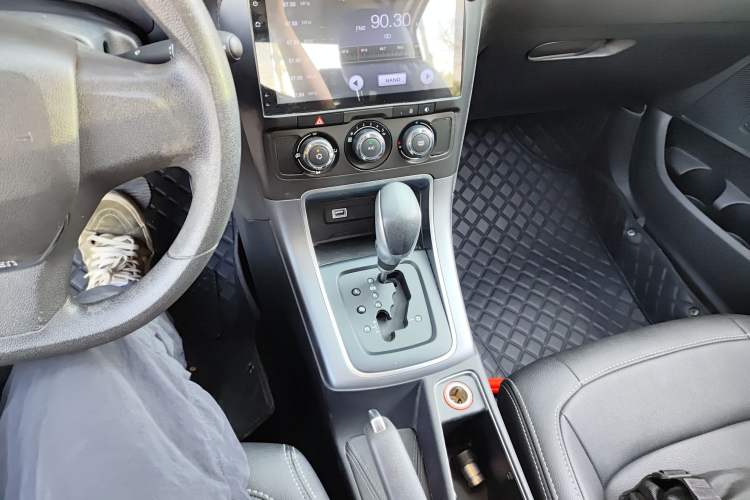 Used Citroen C4 Sega 2016 1.6L Automatic Comfort Model Gear Lever