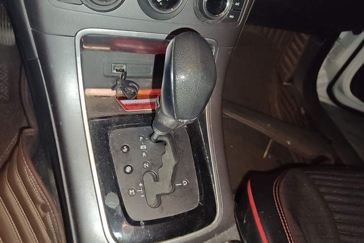 Used Citroen C4 Sega 2016 1.6L Automatic Luxury Model Gear Lever