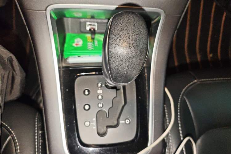 Used Citroen C4 Sega 2016 1.6L Automatic Luxury Model Gear Lever