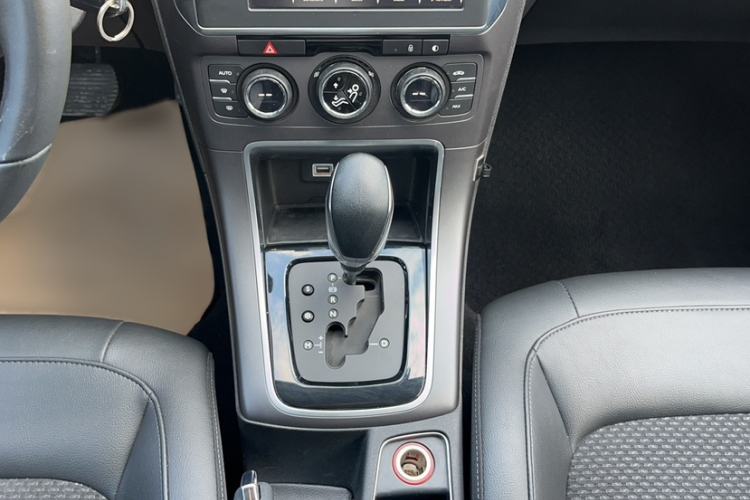Used Citroen C4 Sega 2016 1.6L Automatic Luxury Model Gear Lever