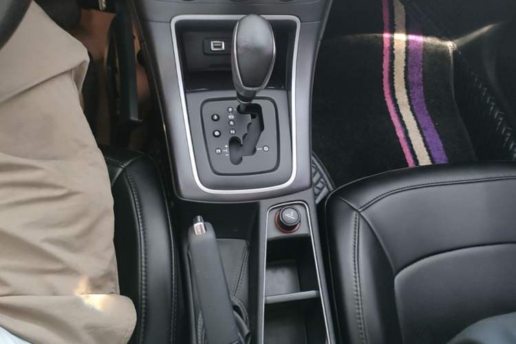 Used Citroen C4 Sega 2016 1.6L Automatic Comfort Model Gear Lever