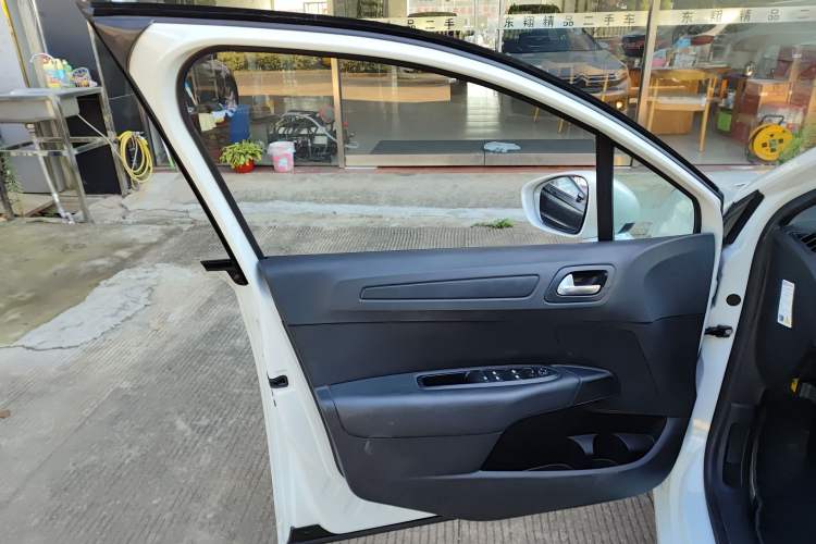 Used Citroen C4 Sega 2016 1.6L Automatic Comfort Model Left Front Door Interior
