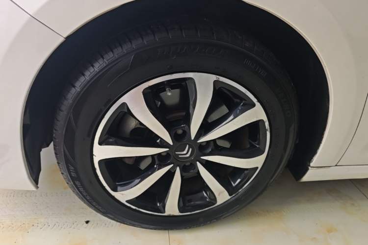 Used Citroen C4 Sega 2016 1.6L Automatic Luxury Model Left Front Wheel Hub