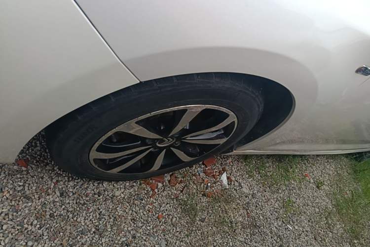 Used Citroen C4 Sega 2016 1.2THP Automatic Luxury Model Left Front Wheel Hub