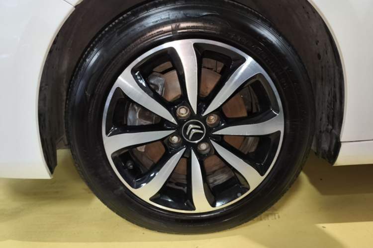 Used Citroen C4 Sega 2016 1.6L Automatic Luxury Model Left Front Wheel Hub