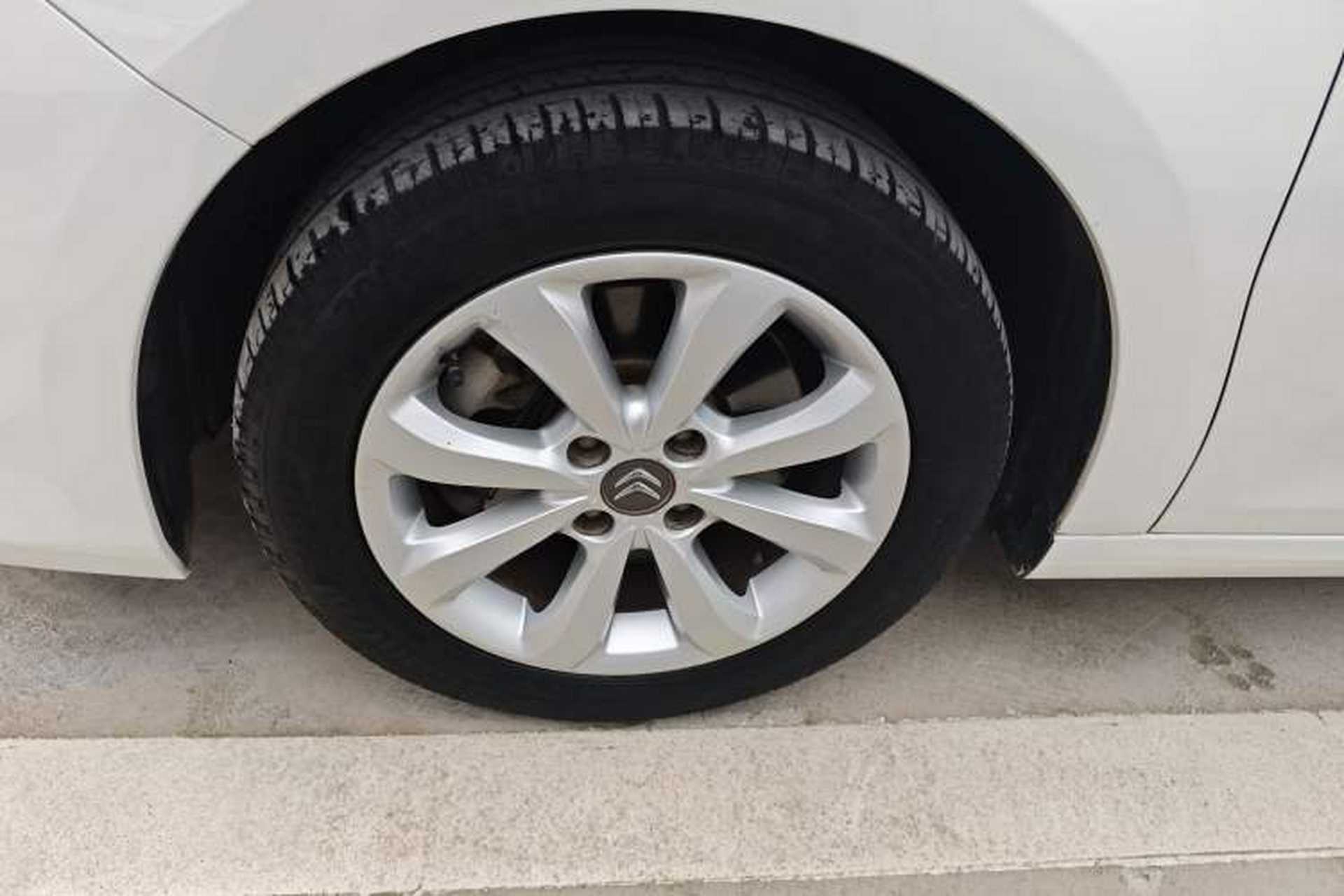 Used Citroen C4 Sega 2016 1.6L Automatic Comfort Model Left Front Wheel Hub