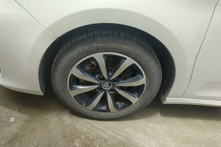 Used Citroen C4 Sega 2016 1.6L Automatic Luxury Model Left Front Wheel Hub
