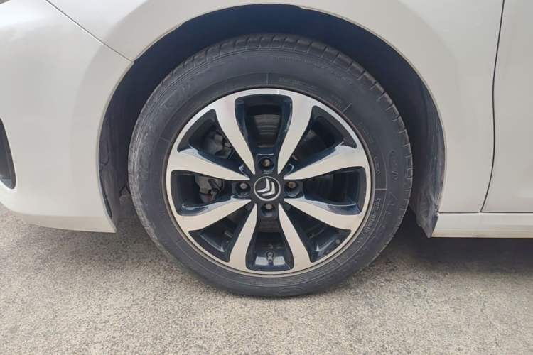 Used Citroen C4 Sega 2016 1.6L Automatic Luxury Model Left Front Wheel Hub
