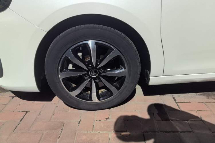 Used Citroen C4 Sega 2016 1.6L Manual Luxury Model Left Front Wheel Hub