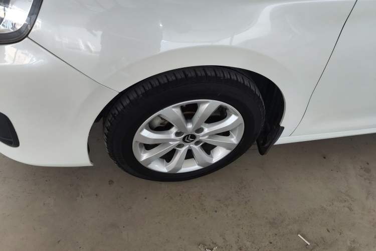 Used Citroen C4 Sega 2016 1.6L Manual Comfort Model Left Front Wheel Hub