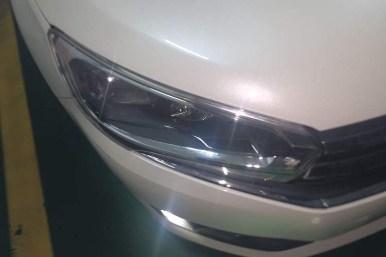 Used Citroen C4 Sega 2016 1.6L Automatic Luxury Model Right Front Headlight