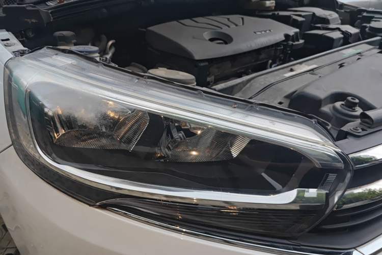 Used Citroen C4 Sega 2016 1.6L Manual Luxury Model Right Front Headlight